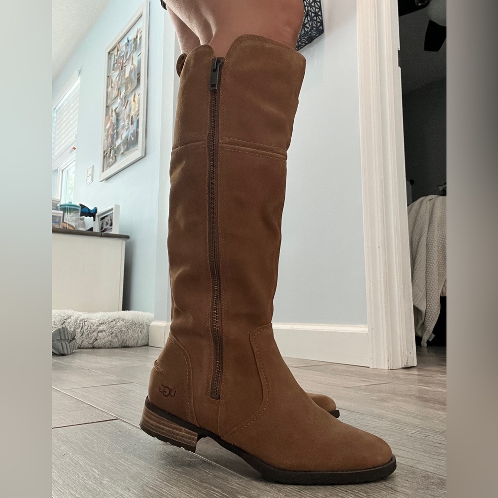 LIKE NEW UGG SORENSON BOOT SIZE 6